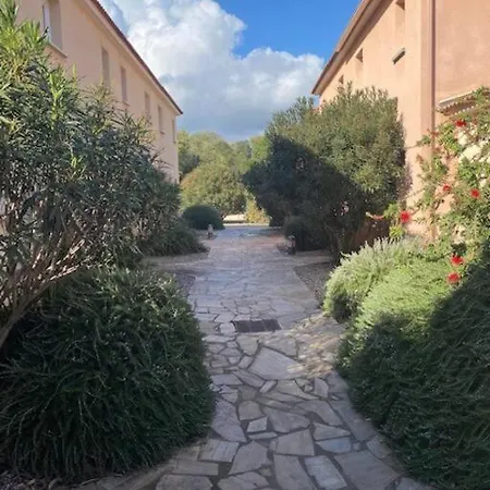 Les De Melody Santa-Maria-Poggio (Corsica)